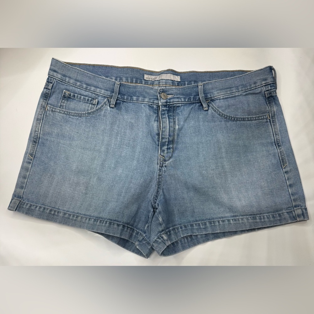 Used Women's Denim Shorts
Measurements in photos
No stains or tears.